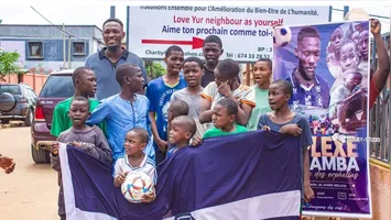 Duplexe Tchamba, do Clube do Remo, usou suas férias para ajudar sua terra natal.