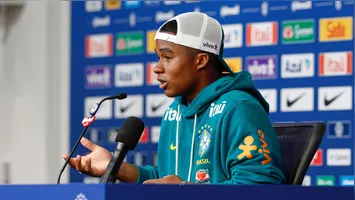 Endrick celebra confiança em Ancelotti e se prepara para duelo decisivo contra a Noruega.