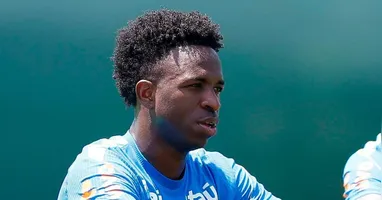 Vini Jr. lamentou o fim da participação brasileira na Copa do Mundo e pediu desculpas aos torcedores.