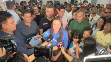A governadora Hana Ghassan Tuma durante a entrega da Escola Estadual Comandante Laurindo Cândido Azeitona, em Ananindeua.