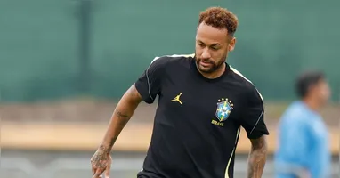 Neymar segue em recuperação nos Estados Unidos e não viaja com a Seleção Brasileira para o jogo contra o Haiti pela Copa do Mundo 2026.