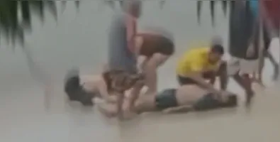 O casal foi socorrido por outras pessoas que estavam na praia e equipes de resgate