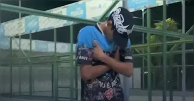 O jovem conhecido nas redes sociais como PH244 foi flagrado “farmando aura”