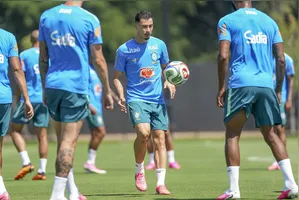Gabriel Martinelli treinou neste sábado (4) com a seleção brasileira e pode ser titular contra a Noruega.