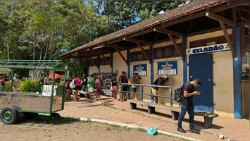 A lancha Geladão, com capacidade para 200 passageiros, saiu lotada em direção à Ilha de Cotijuba no último sábado (18/07).