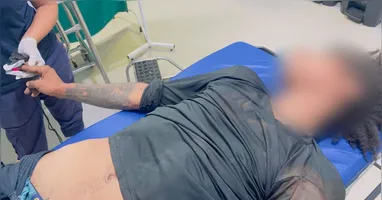 O suspeito foi preso pela polícia, pulou de viatura e recebeu atendimento médico