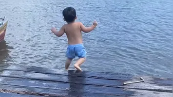 Apesar da pouca idade, a habilidade com que ele aproveita o rio, surpreendeu.