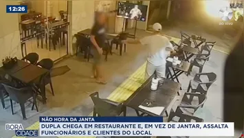 Dois homens em uma moto participaram da ação e, até o momento, não foram identificados.
