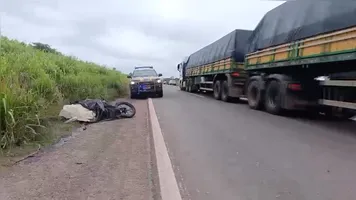 O jovem foi arremessado junto com a motocicleta e não resistiu
