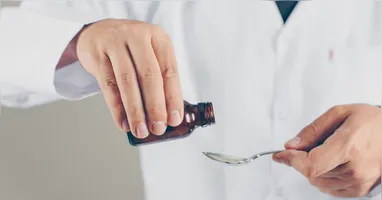 A substância conhecida como clobutinol é amplamente utilizada na formulação de xaropes no Brasil