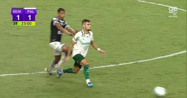 Zé Ricardo foi expulso após análise do VAR.