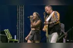 Ximbinha compartilhou vídeo no palco ao lado da filha Yasmin Mendes durante apresentação no Pará.