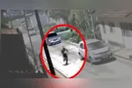 Imagens da câmera de monitoramento mostram suspeito fugindo