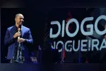 Casos graves, como o de Diogo Nogueira, podem exigir internação hospitalar.