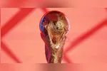 A ideia não chegou sem precedentes. Em 2025, a FIFA já havia testado o modelo na final do Mundial de Clubes, disputada também nos Estados Unidos.