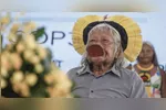 Líder indígena só teve contato com um homem branco por volta dos 20 anos de idade e é reconhecido pela luta dos povos índigenas e da Amazônia.