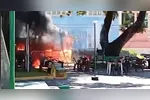 Fogo se alastrou e destruiu por completo o trailer de venda de comidas típicas