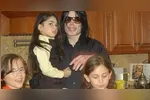 Prince, Paris e Bigi Jackson vivem um impasse envolvendo a administração da herança deixada por Michael Jackson.