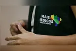 O Mais Médicos Especialistas visa aprimorar médicos especialistas em regiões prioritárias para o Sistema Único de Saúde (SUS) e também integra as ações do Agora Tem Especialistas, com foco na redução do tempo de espera por atendimento especializado e aumento da resolutividade dos serviços de saúde.