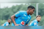 Clube espanhol estuda ceder o atacante brasileiro após a pré-temporada