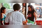 Idealizada pela artista visual Thay Petit, a Jenipapo Feira de Arte Gráfica vem se consolidando como um importante espaço de circulação da produção gráfica independente em Belém, fortalecendo redes criativas e aproximando o público de artistas amazônidas contemporâneos.
