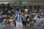 Após vencer a Copa Verde, o Paysandu é surpreendido com derrota por 2 a 1 em casa na Série C, refletindo problemas de eficiência.