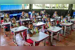 Clube do Remo leva a paixão pelo futebol a crianças do Combu com figurinhas da Copa do Mundo