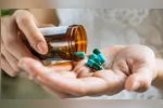 Farmacêutico alerta: automedicação cresce e traz riscos à saúde. Entenda os perigos e a importância da orientação médica.