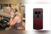 Virginia Fonseca apareceu usando celular de luxo da marca britânica Vertu