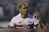 Luciano marcou, sentiu problema físico durante a comemoração e ainda recebeu cartão amarelo após confusão com Justino.