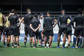 O Clube do Remo busca reação no Brasileirão contra o Vitória.