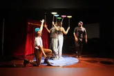 A proposta é refletir sobre o brincar não apenas como atividade infantil, mas como linguagem que atravessa modos de vida, práticas pedagógicas e formas de imaginar o mundo.