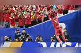 Cristiano Ronaldo disputará vaga contra a seleção de Modric nesta quinta-feira (2).