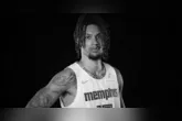 O Memphis Grizzlies divulgou um comunicado oficial nas redes sociais para confirmar a morte do pivô.