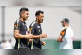 Casemiro e Danilo foram amarelados ao longo da primeira fase da Copa.