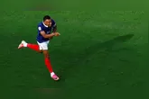 Mbappé chegou aos 7 gols na atual edição do torneio, marca que o fez empatar com o argentino Lionel Messi na artilharia do mundial deste ano.