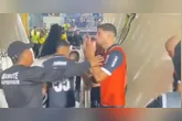O zagueiro Tassano fez um gesto obsceno para a torcida azulina no último sábado (25).