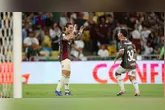 Jogadores do tricolor carioca comemora a vitória sobre o tricolor paulista