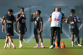 Muitos jogadores estão sofrendo com o calor extremo que faz nos Estados Unidos durante a Copa do Mundo.