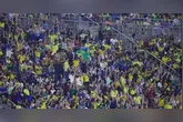 Torcedores celebram o gol de empate da Seleção.
