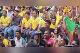 Torcedores de Bangladesh lotam ruas e praças para acompanhar partidas do Brasil durante a Copa do Mundo.