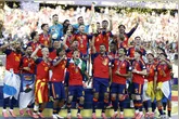 Seleção espanhola celebra o título mundial pela segunda vez, vencendo a Argentina nos EUA