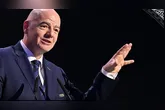 Gianni Infantino anuncia desistência da venda de participação da Fifa devido à resistência de confederações continentais. Entenda os motivos.