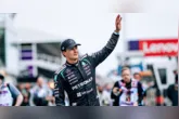 George Russell comemora a pole position do GP do Canadá 2026 após superar o companheiro Kimi Antonelli na volta final da classificação em Montreal