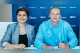 Brasileira por trás de Erling Haaland se tornou uma das mulheres mais influentes do futebol.