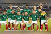 Jogando diante de sua torcida, no Estádio Azteca, o México confirmou a liderança da chave ao vencer a República Tcheca por 3 a 0.