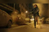 Novo Resident Evil aposta em terror psicológico, história inédita e direção de Zach Cregger; trailer já dá o tom sombrio da nova fase da franquia.