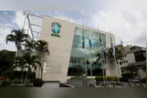 Em meio ao desgaste de Samir Xaud, Francisco Mendes reforça contatos com federações e alimenta as articulações que podem definir o futuro da presidência da entidade.