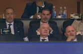 O ex-jogador estava ao lado do presidente da FIFA, Gianni Infantino.
