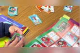 Escola de Porto Alegre cria regras para troca de figurinhas da Copa e transforma brincadeira em ferramenta de aprendizagem.